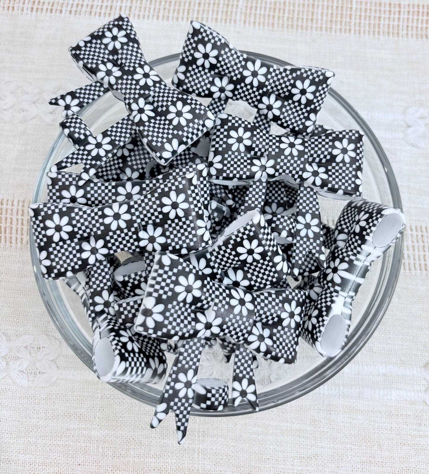 Black Checkered Daisies Silicone Straw Topper
