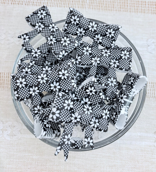 Black Checkered Daisies Silicone Straw Topper