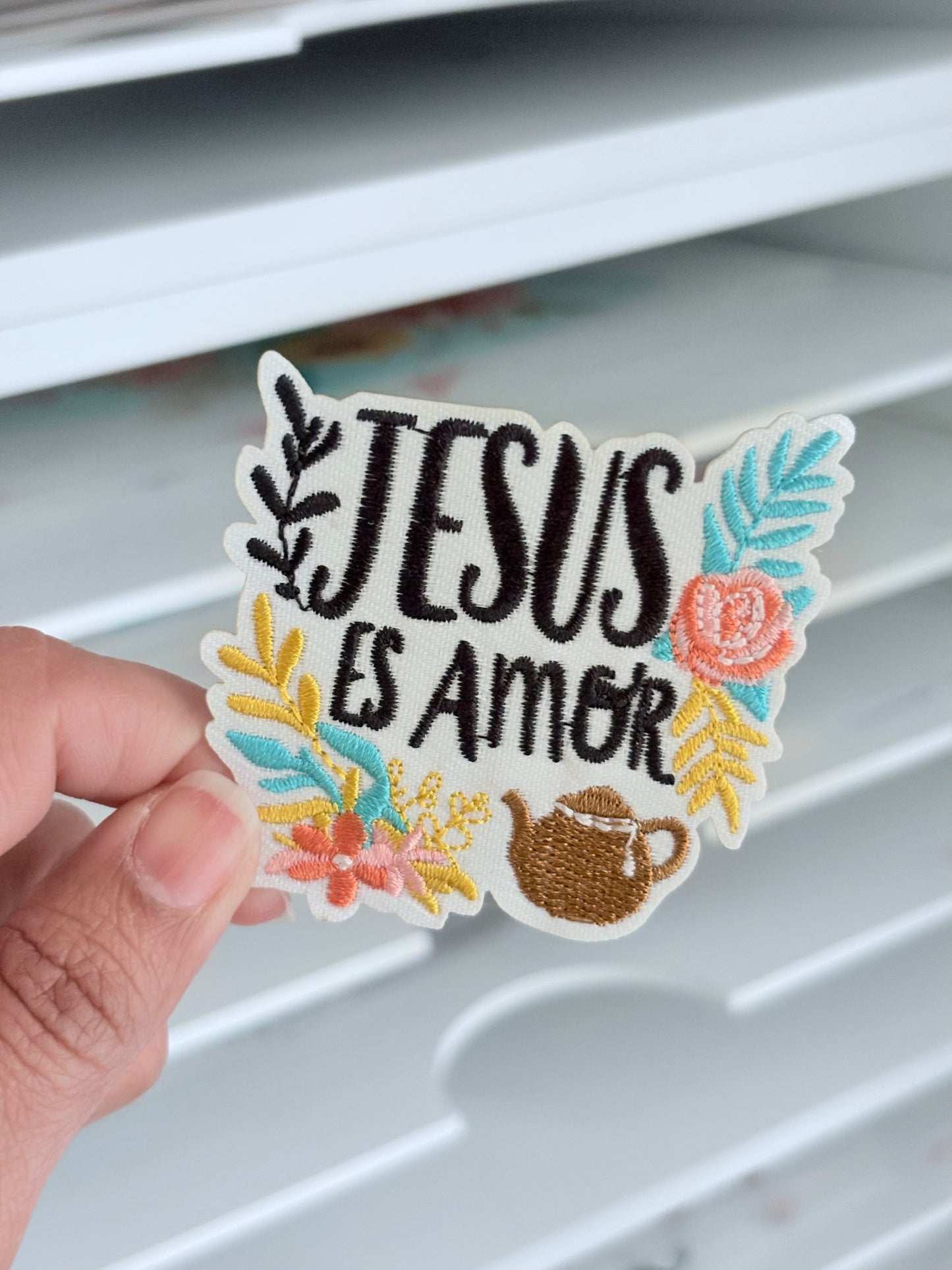 Jesus Es Amor Small Patch