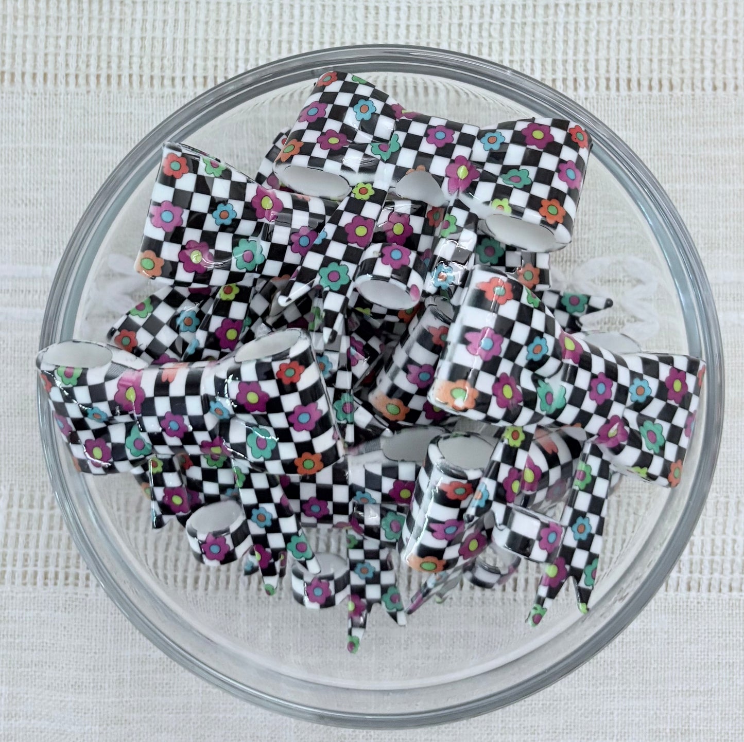Checkered Flowers Glossy Silicone Bow Straw Topper
