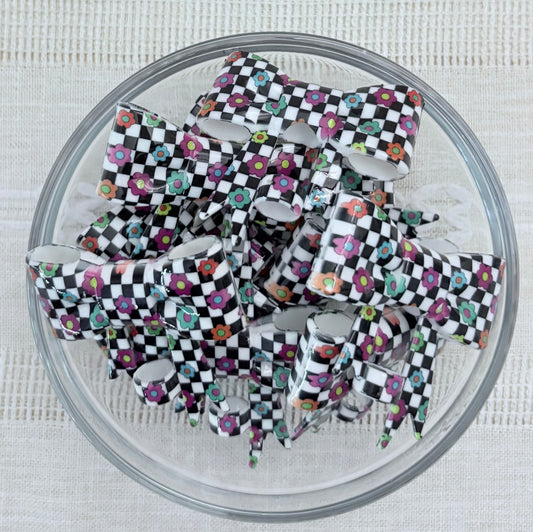 Checkered Flowers Glossy Silicone Bow Straw Topper